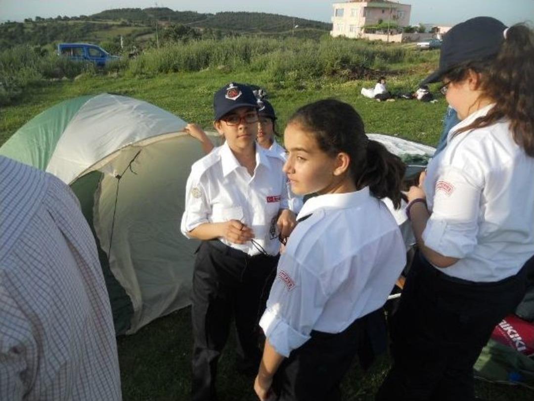 İzci &Ouml;ğrenciler Dağda Kamp Kurdu