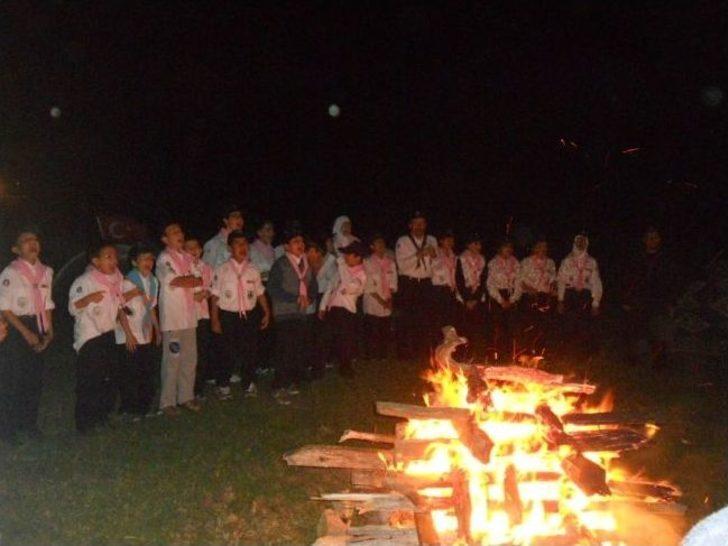 İzci Öğrenciler Dağda Kamp Kurdu G2