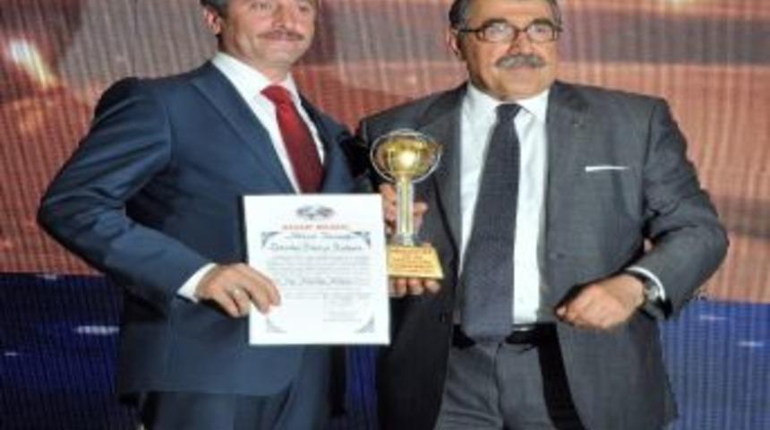 Başkan Tahmazoğlu&rsquo;na Yılın Belediye Başkanı &Ouml;d&uuml;l&uuml;