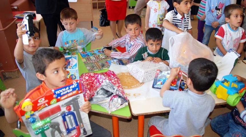 'Masal Vadisi &Ouml;ğrencileri' Oyuncaklarını Kardeş &Ouml;ğrencilerle Paylaştı