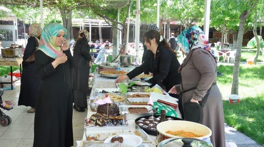 Muş&rsquo;ta &Ouml;ğrenciler Yararına Kermes D&uuml;zenledi