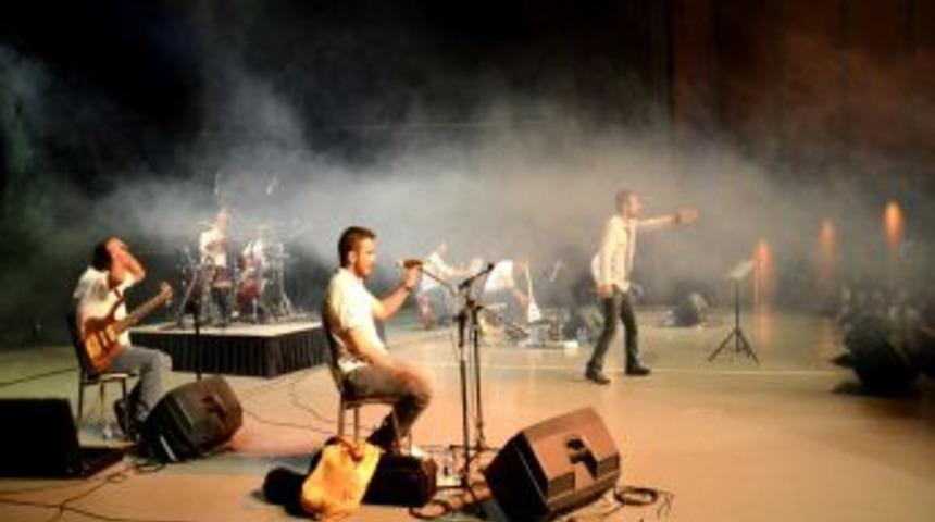 Resul Dindar, AİB&Uuml;'de Konser Verdi
