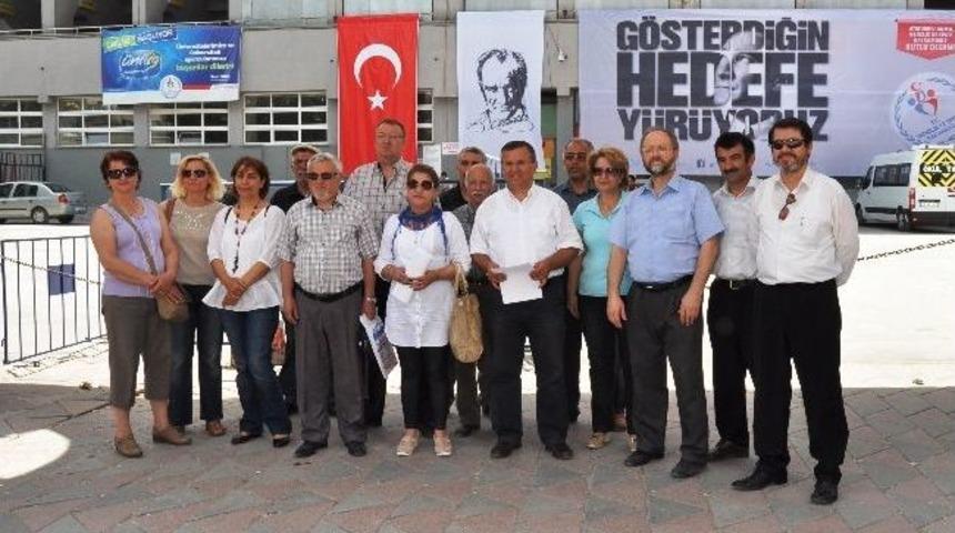 Stk&rsquo;lardan Stadyum &Ouml;n&uuml;nde Basın A&ccedil;ıklaması