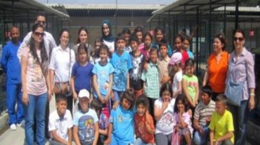 &Ouml;zel &Ouml;ğrenciler Sokak Hayvanları Barınağı&rsquo;nı Ziyaret Etti