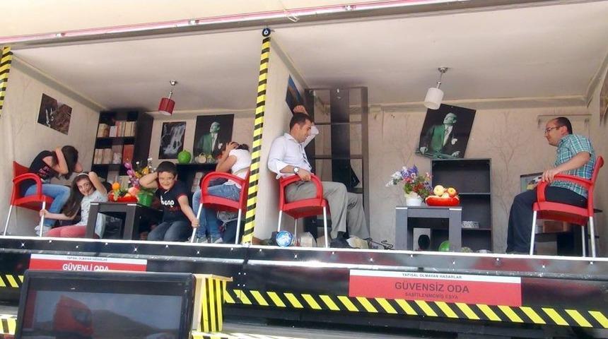 Deprem Sim&uuml;lat&ouml;r&uuml; Ile Vatandaşa Uygulamalı Eğitim