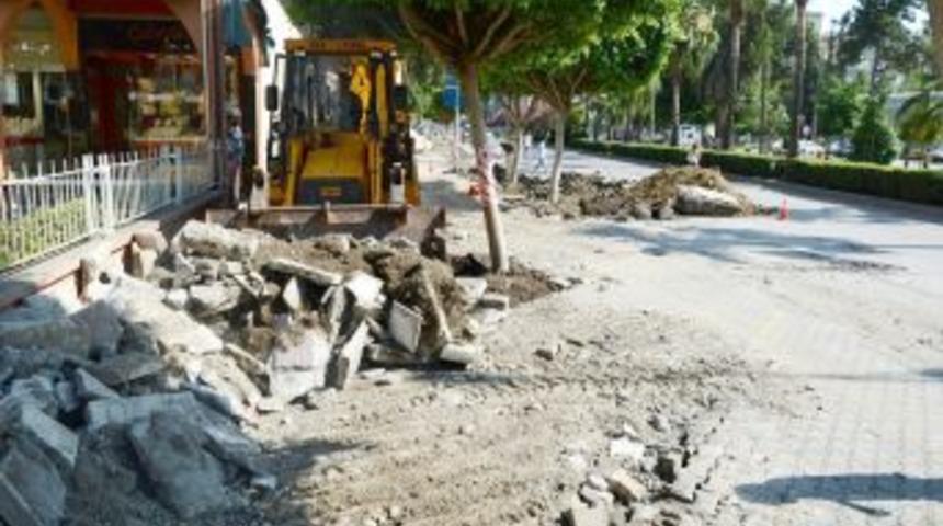 Atat&uuml;rk Caddesi De Engelsiz Hale Getiriliyor