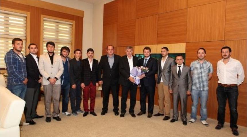 To&ccedil;oğlu Ak Parti Karasu Gen&ccedil;lik Kolları Başkanını Ağırladı