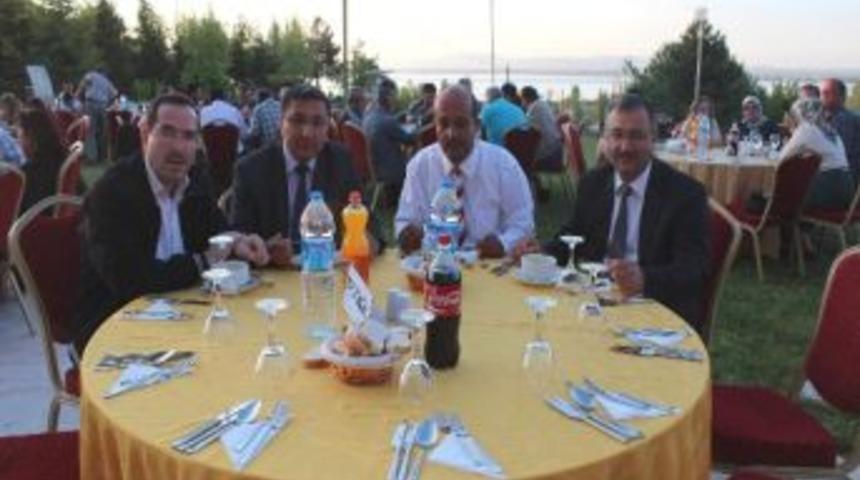 Beyşehir&rsquo;de Tapu Ve Kadastro &Ccedil;alışanları Yemekte Buluştu