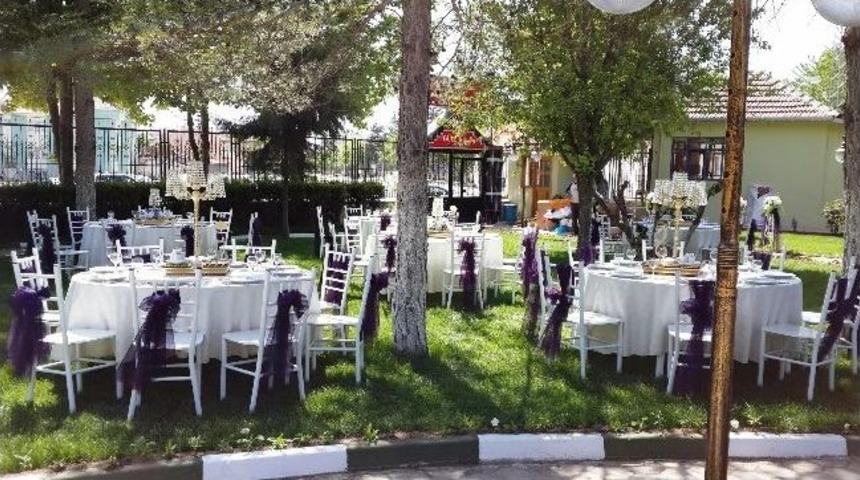 Bu D&uuml;ğ&uuml;n Salonunun Aş&ccedil;ıları H&uuml;k&uuml;ml&uuml;ler