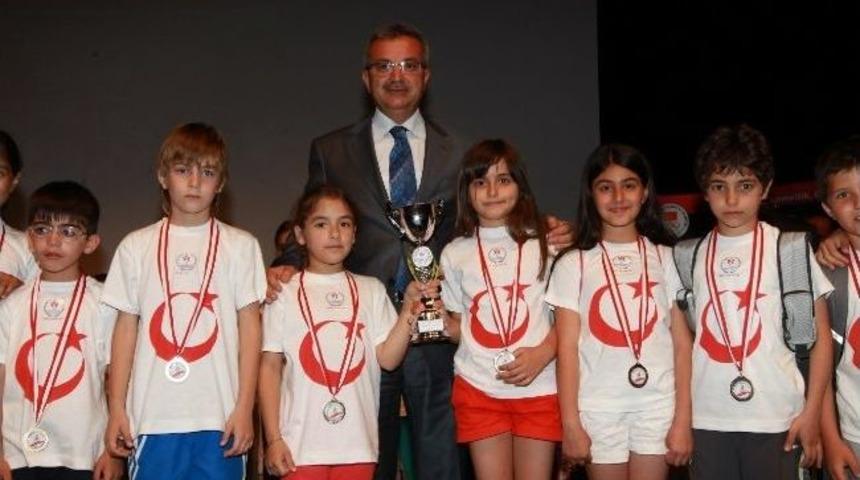 Gebze'de Başarılı Sporcular &Ouml;d&uuml;llendirildi