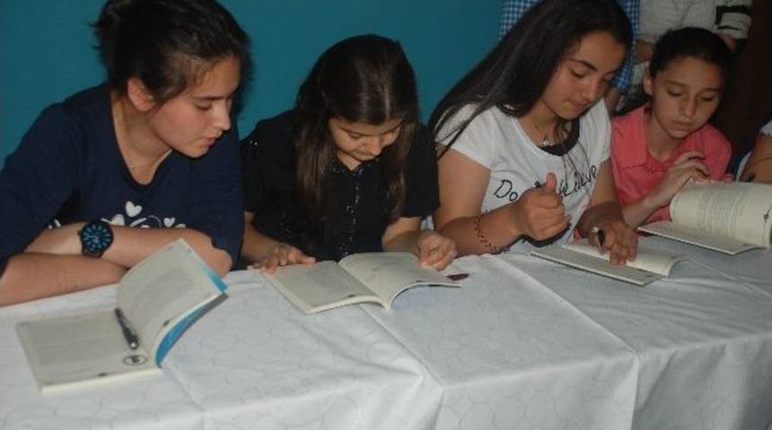 Minik &Ouml;ğrenciler İlk Kez Kitap Yazdı