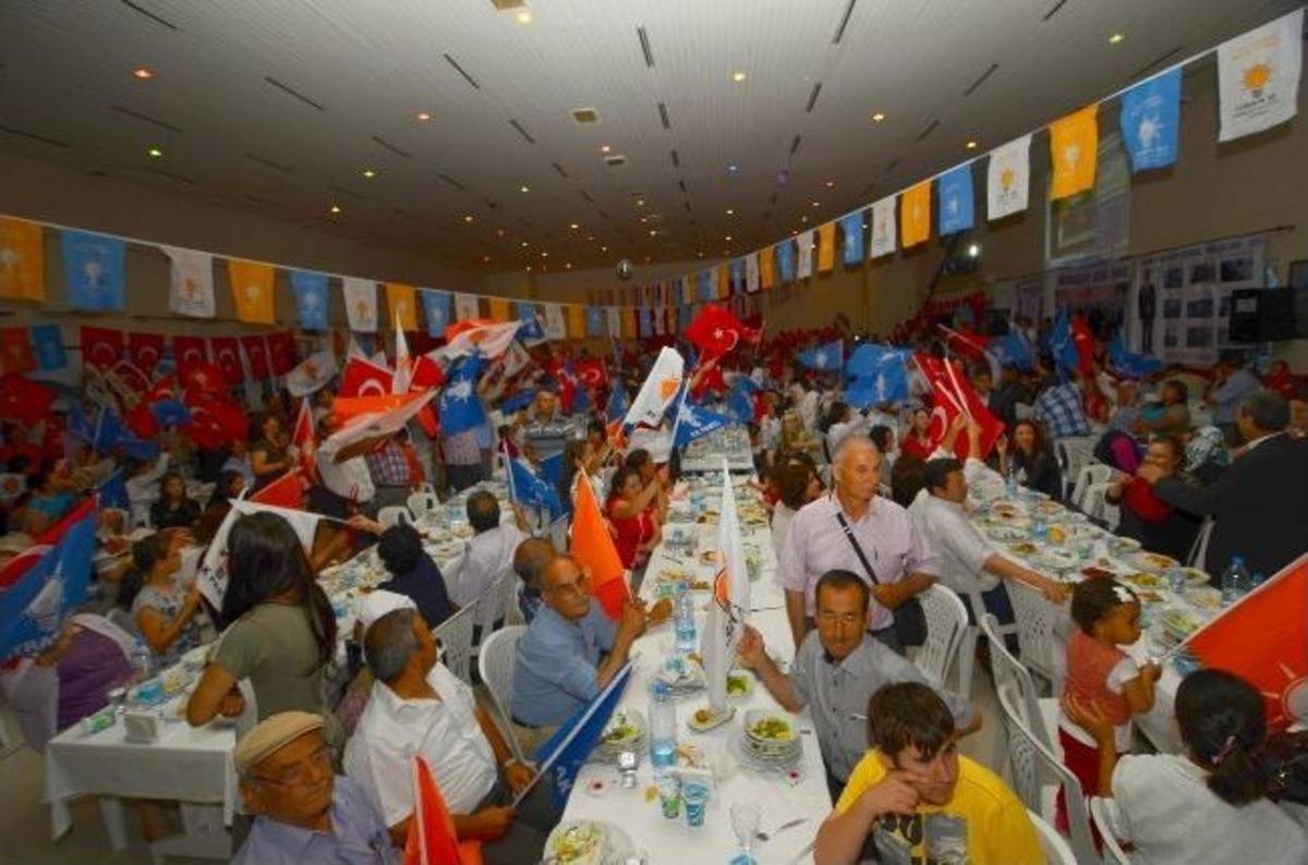 Yatağan Ak Parti&rsquo;den Dayanışma Yemeği G&ouml;vde G&ouml;sterisine D&ouml;nd&uuml;