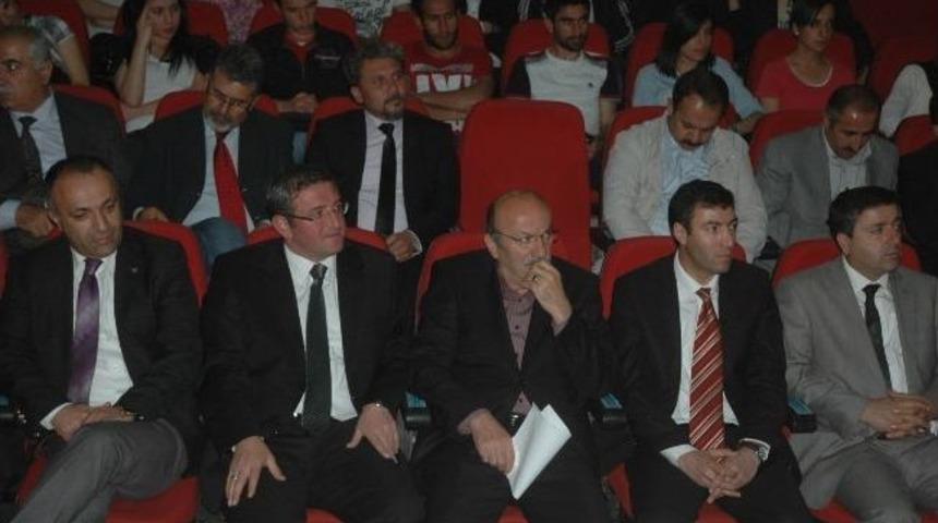 Hakkari&rsquo;de &ldquo;t&uuml;rkiye&rsquo;de Siyasi Partiler Ve Yeni Anayasa Konferans&rdquo;