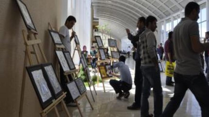 Al&uuml;minyum Folyodan Yaptıkları Kabartma Eserleri Sergilediler