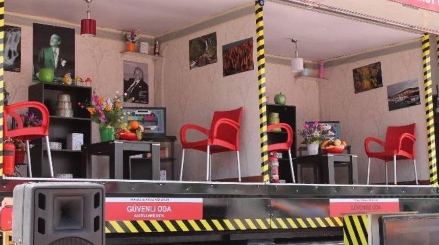 Sim&uuml;lat&ouml;r Aracı İle Deprem Anlatıldı