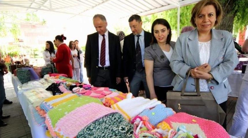 Psikiyatri B&ouml;l&uuml;m&uuml; Hastaları Kermes A&ccedil;tı