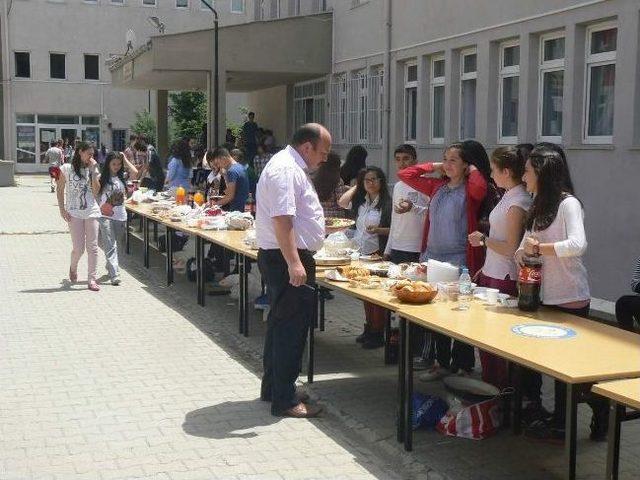 Gençlik Haftası Programında Doyasıya Eğlendiler