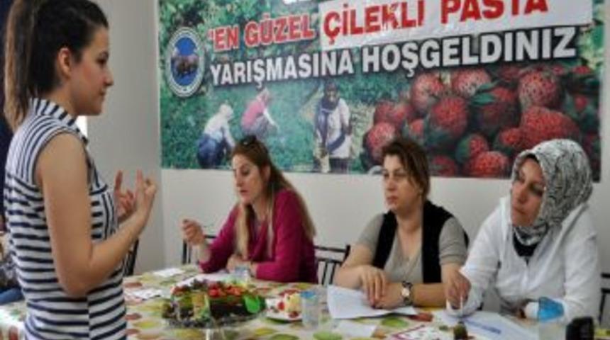 En G&uuml;zel &Ccedil;ilekli Pasta Ve Bilgi Yarışması Yapıldı