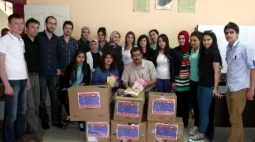 Hitit &Uuml;niversitesi &Ouml;ğrencilerinden Kulu&rsquo;ya Kitap Yardımı