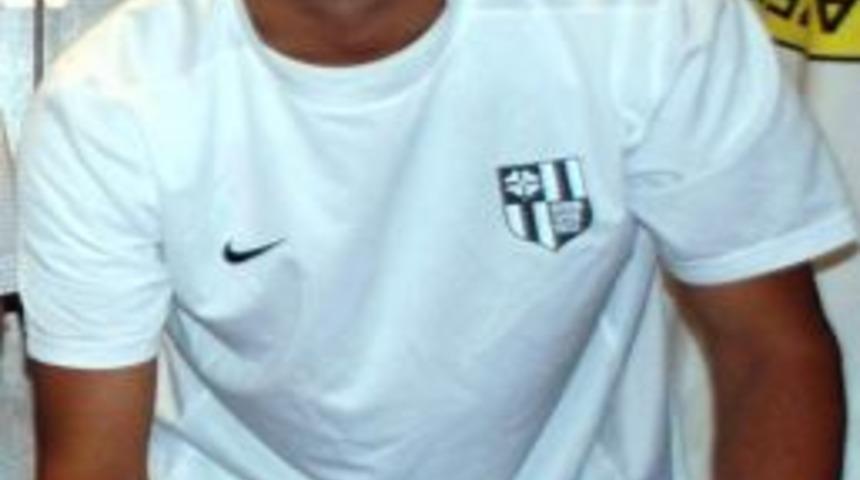 Altan Hayatının İmzasını Atıyor