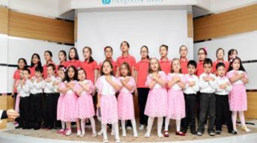 Minikler, Kutlu Doğum'u İngilizce Anlattı