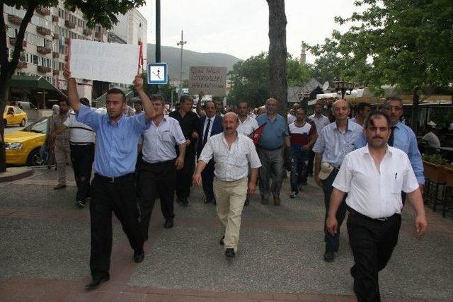 Özel Halk Otobüsü Sahipleri Belediyeye Yürüdü