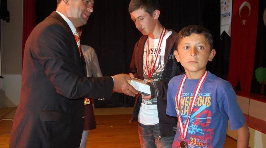 Yozgat Eğitimciler Derneği Başarılı &Ouml;ğrencileri &Ouml;d&uuml;llendirdi