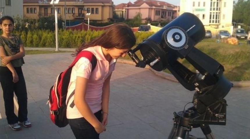 G&ouml;ky&uuml;z&uuml;n&uuml; İncelediler