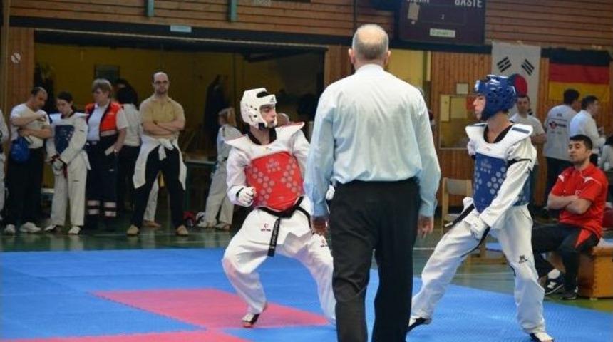 Ayvalık&rsquo;ın Tekvando R&uuml;zgarı Stutgart&rsquo;ta Hız Kesmedi