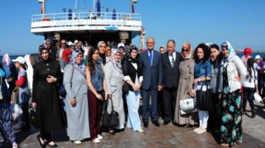 Başkan 19 Mayıslıları Gemide Ağırladı