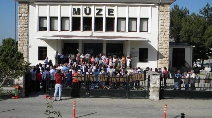 M&uuml;zeler Haftasına &Ouml;zel &Ouml;d&uuml;l Yağmuru