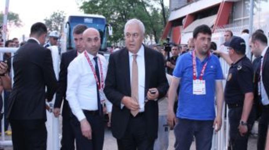 FB Y&ouml;neticileri Statta Kilitli Kapı Krizi Yaşadı