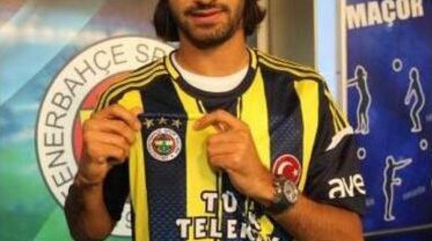 İmzayı Atan Alper Potuk Fenerbah&ccedil;e Formasını Giydi