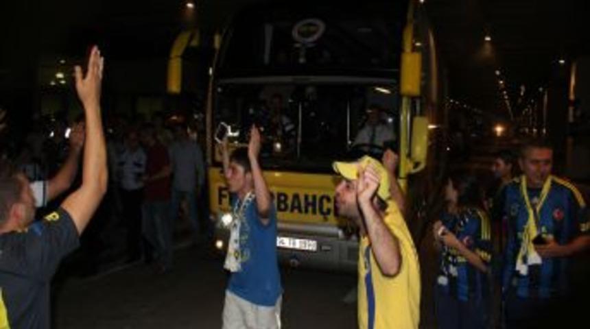 T&uuml;rkiye Kupası'nı Alan Fenerbah&ccedil;e İstanbul&rsquo;a Geldi