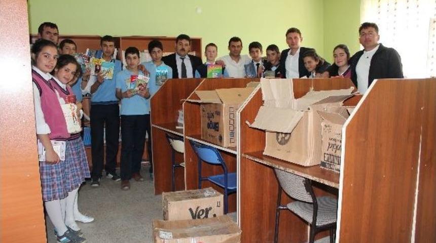 Şiran&rsquo;da &Uuml;niversiteli &Ouml;ğrencilerden Kitap Desteği