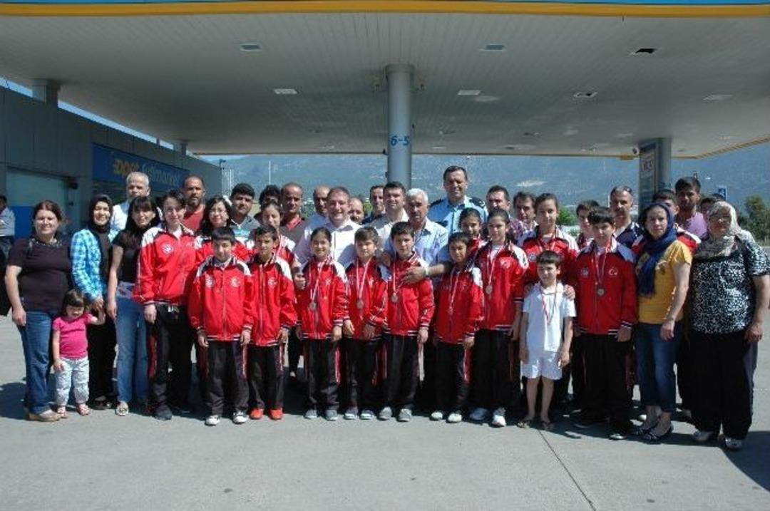 Demreli Kick Boks Sporcusu 13 Gen&ccedil; Kemer'den &Ouml;d&uuml;lle D&ouml;nd&uuml;