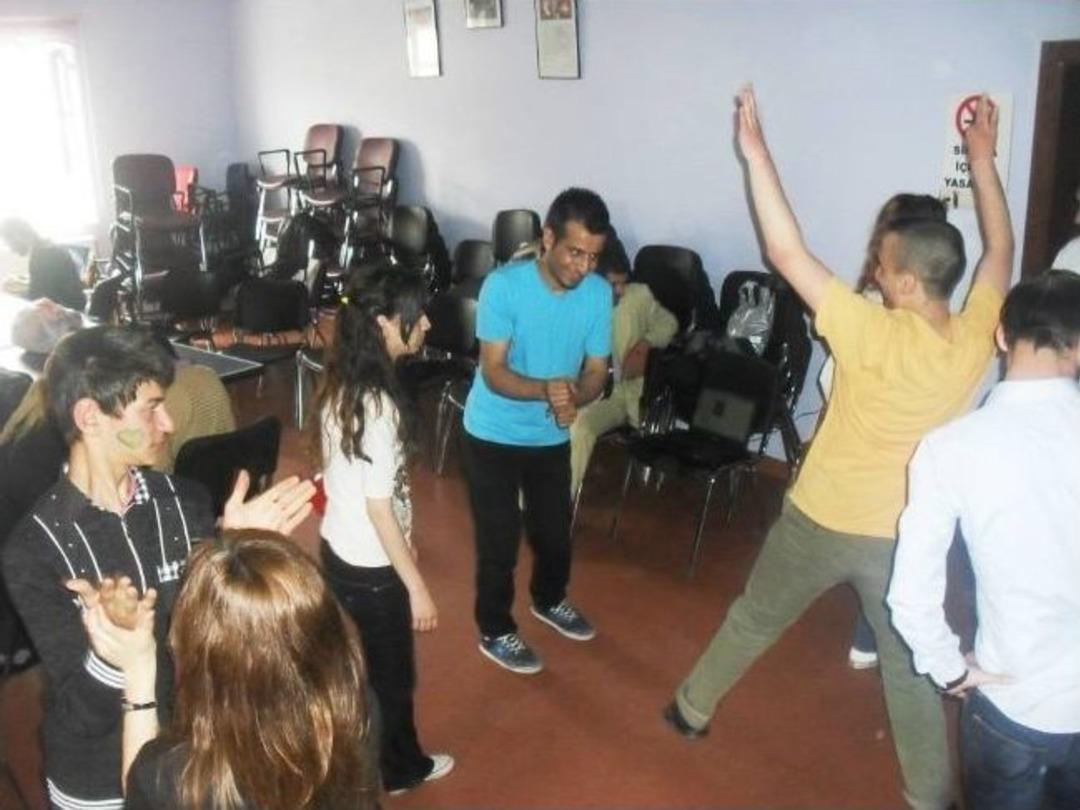 &Uuml;niversite &Ouml;ğrencileri Engelleri Kaldırdı