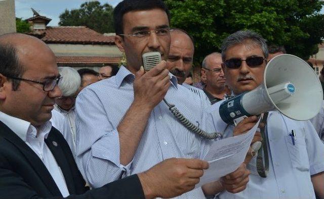 Kula daki Eğitim Sendikaları &Ouml;ğretmene Şiddeti Kınadı 1