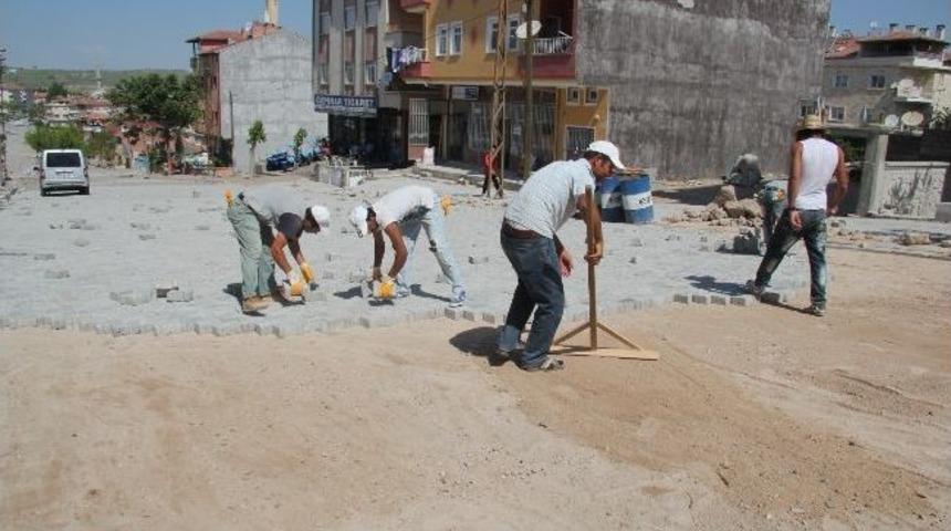 Kıratlıoğlu Ve S&uuml;mer Mahallesindeki Yol Onarımları S&uuml;r&uuml;yor