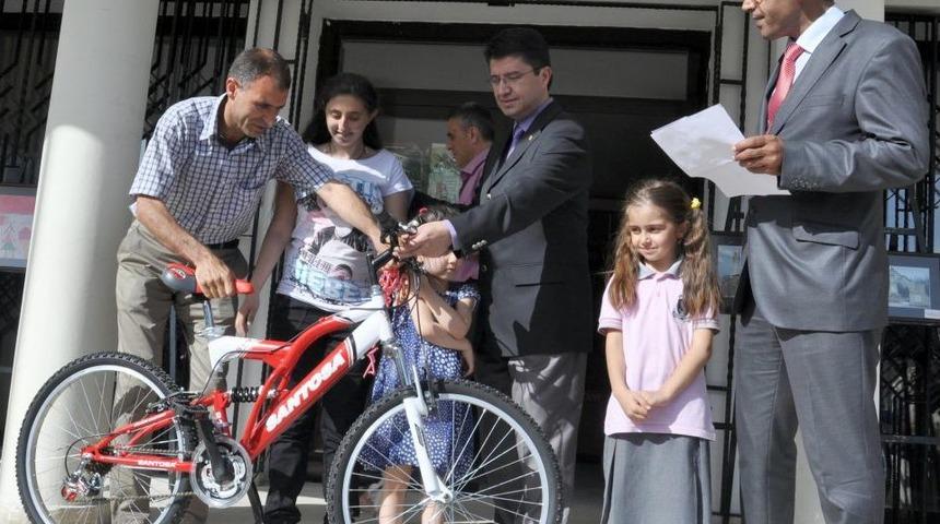 Edirne M&uuml;zesi Başarılı &Ouml;ğrencileri &Ouml;d&uuml;llendirdi