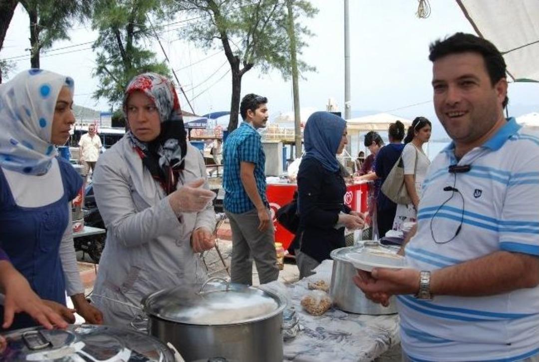 Engelli &Ouml;ğrenciler Kendileri İ&ccedil;in D&uuml;zenlenen Kermeste Satış Yaptı