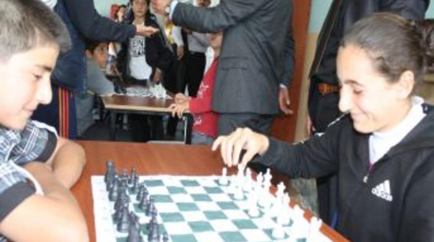 Muş Hask&ouml;y&rsquo;de Satran&ccedil; Turnuvası D&uuml;zenlendi