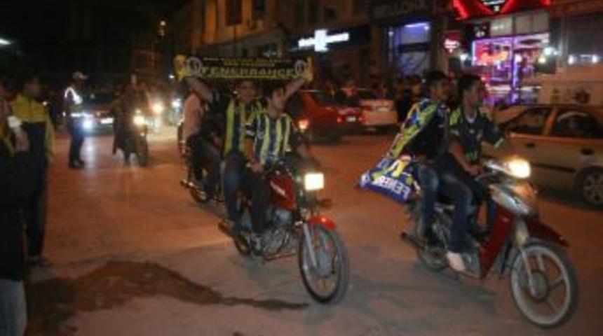 Fenerbah&ccedil;eliler, Sokağa D&ouml;k&uuml;ld&uuml;