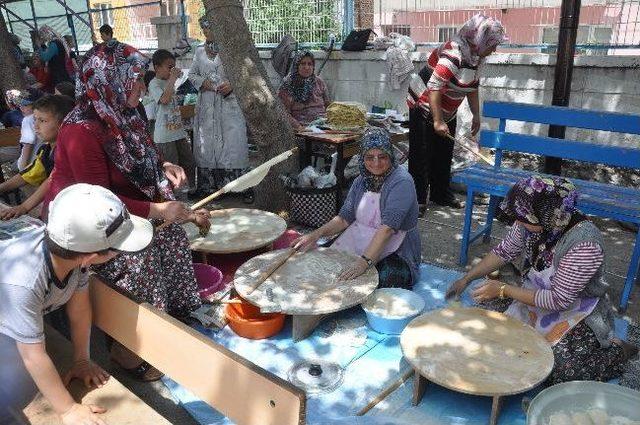 Saruhanlı'da Okul Yararına Kermes