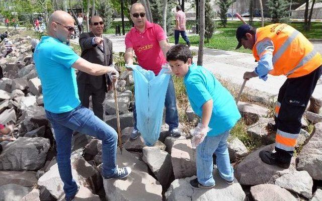 Bankacılar Mogan'ı Temizledi