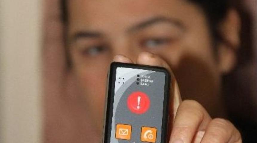 "kadına Şiddeti &Ouml;nlemek İ&ccedil;in Panik Bileziği Dağıtılsın"