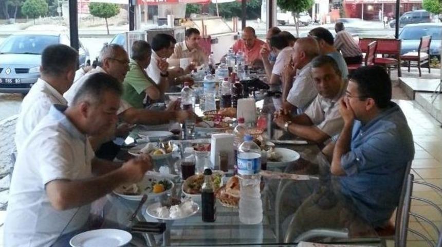 Torbalı&rsquo;nın B&uuml;rokratları Ayrancılar&rsquo;da Yemekte Buluştu