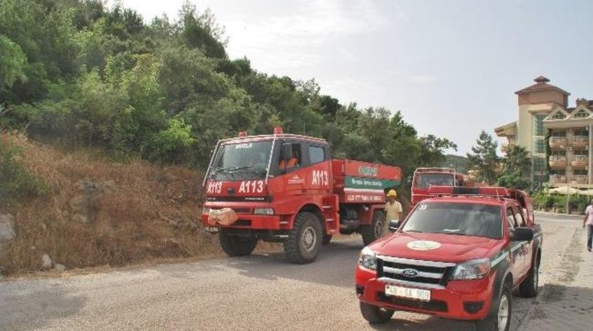 Marmaris'te Orman Yangını B&uuml;y&uuml;meden S&ouml;nd&uuml;r&uuml;ld&uuml;