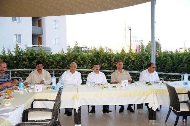 Tarsus Muhtarlar Derneği&rsquo;nden Protokol &Uuml;yelerine Yemek 1