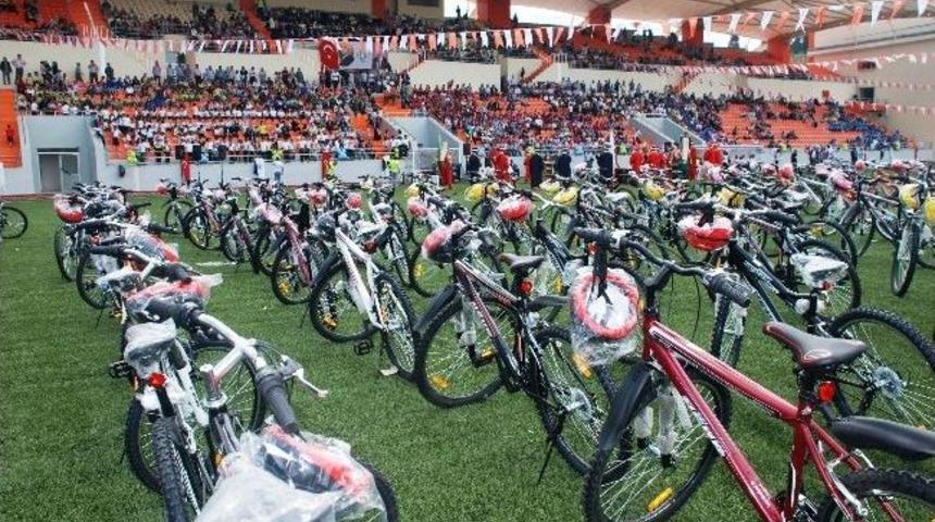 İzmit Belediyesi &Ouml;ğrencilere Bisiklet Dağıtacak